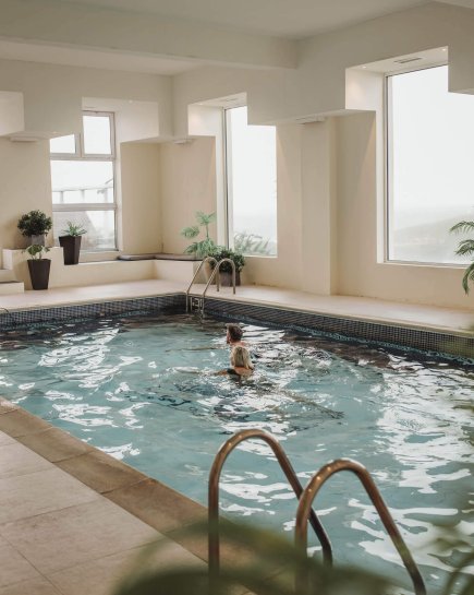 AH-pool-20