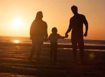family_beach_cornwall