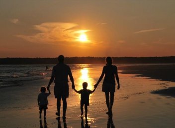 one_happy_family_by_loor101-d5dvg9g